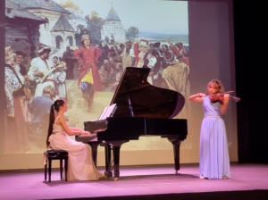 Anita Baldissin (violino) accompagnata dalla sorella Beatrice (pianoforte)